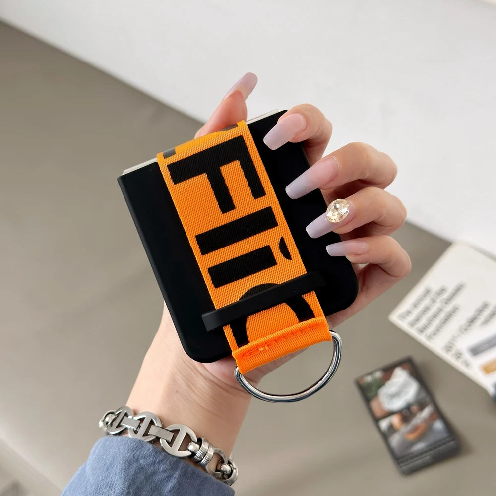 Coque Samsung Galaxy Z Flip 5 / 6 / 7 – Ultra Fine Mate Antichoc avec Anneau & Dragonne Nylon