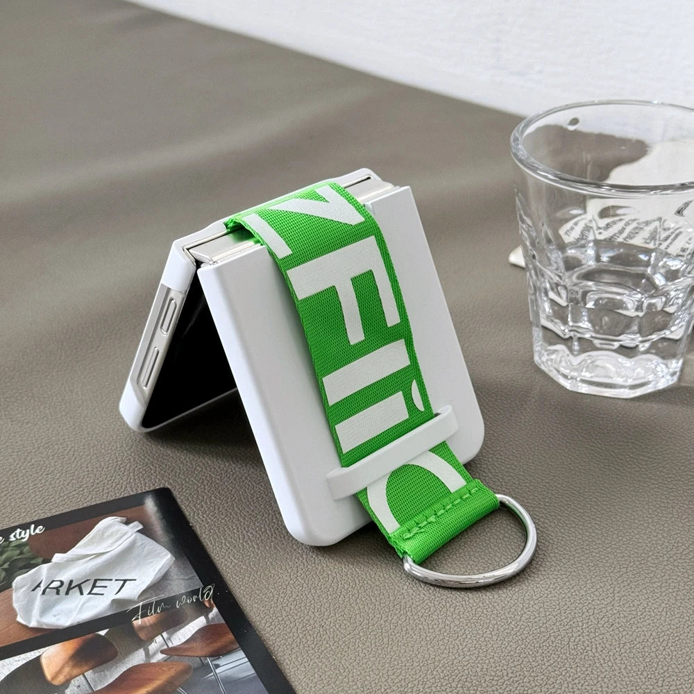 Coque Samsung Galaxy Z Flip 5 / 6 / 7 – Ultra Fine Mate Antichoc avec Anneau & Dragonne Nylon
